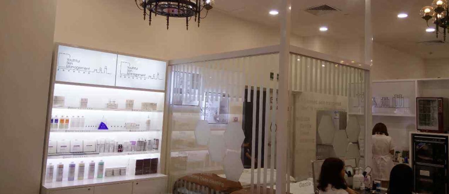<a href='http://www.monagj.com/'>美容院加盟店</a>装修如何划分区域？